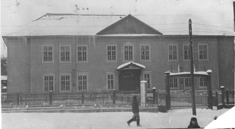 Фотография школы.