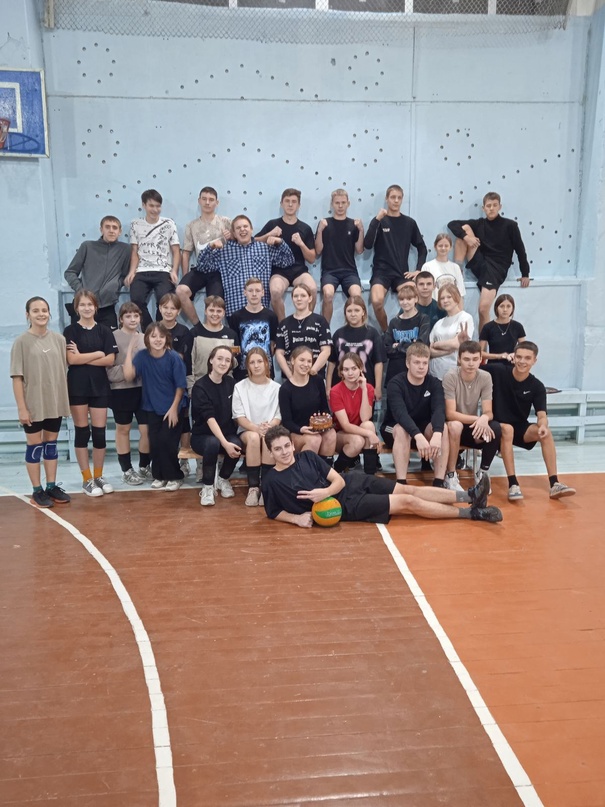Соревнования по волейболу.